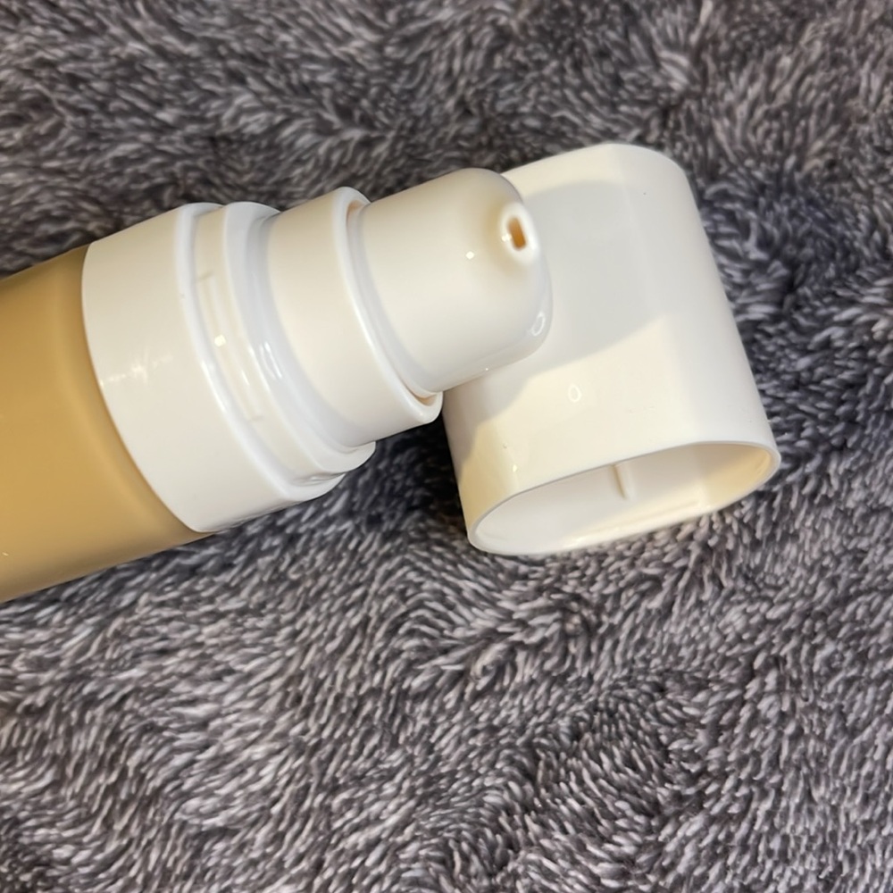 Fenty 265 Pro Filt’r Soft Matte Longwear Foundation - Picture 5 of 5